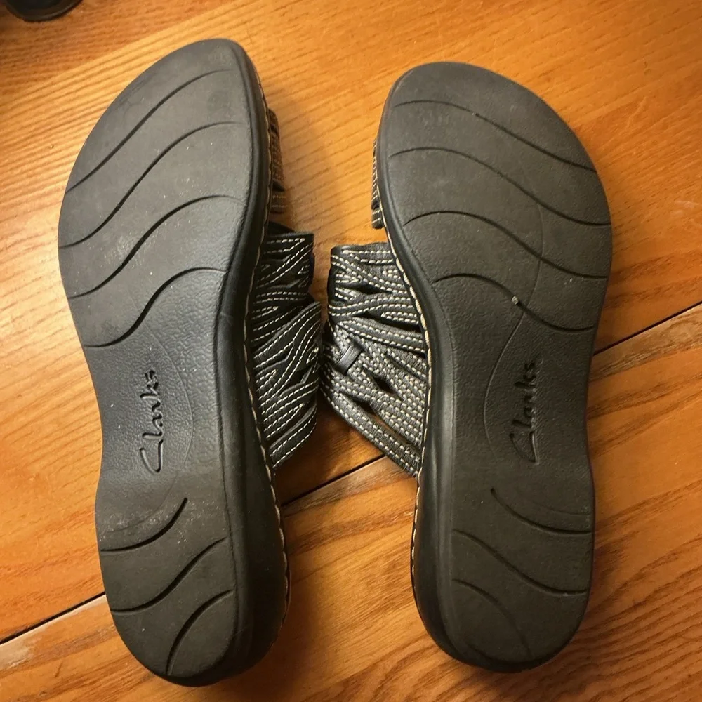 Clarks Black and Tan Women's Sandals - Picture 3 of 4